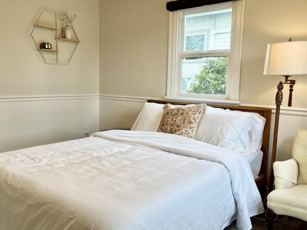 Modern 2 Bedroom Farmhouse Cottage With Hot Tub In Snohomish Exteriör bild