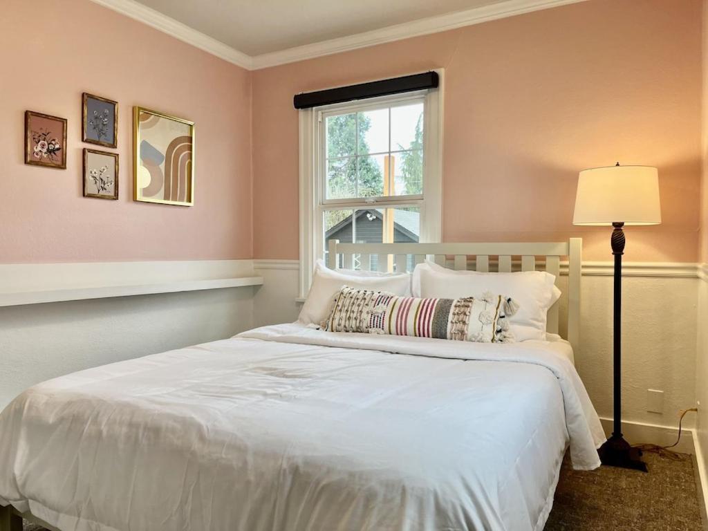 Modern 2 Bedroom Farmhouse Cottage With Hot Tub In Snohomish Exteriör bild