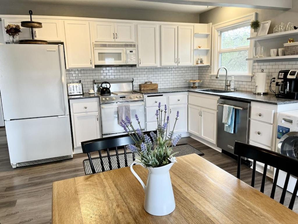 Modern 2 Bedroom Farmhouse Cottage With Hot Tub In Snohomish Exteriör bild