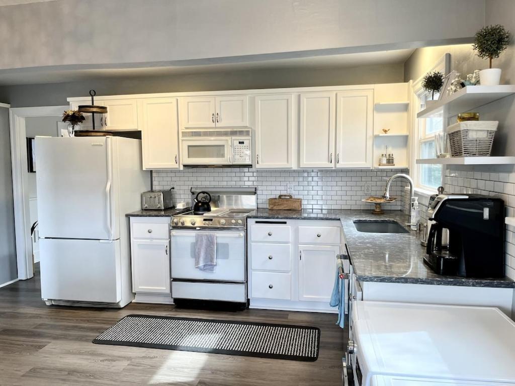 Modern 2 Bedroom Farmhouse Cottage With Hot Tub In Snohomish Exteriör bild