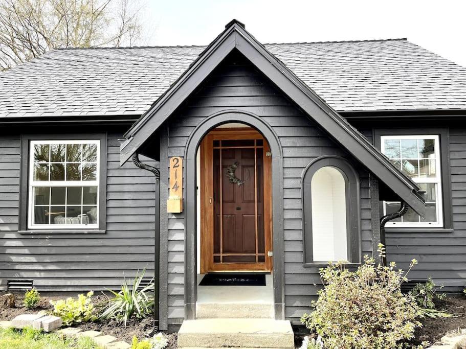 Modern 2 Bedroom Farmhouse Cottage With Hot Tub In Snohomish Exteriör bild